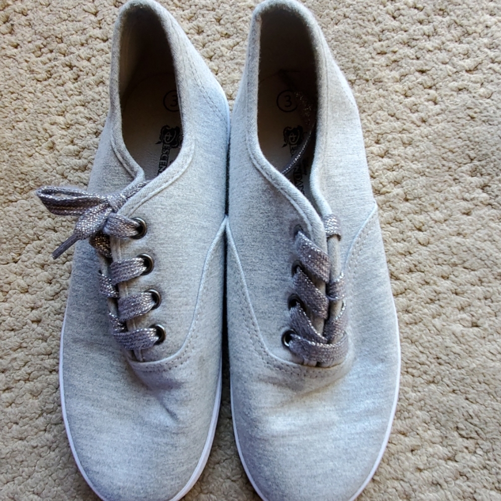 Girls tennis shoes